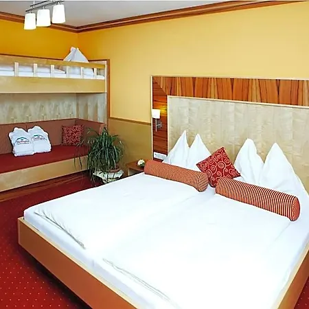 Hotel Garni Thermenglueck 4*
